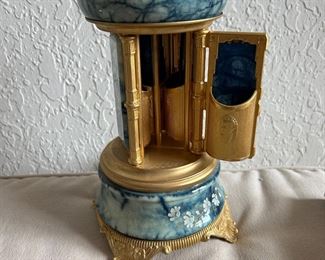 Vintage Italy brevettato music box reuge carousel cigarette/lipstick holder