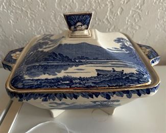 Burgess & Leigh Britain Beautiful dish with cover