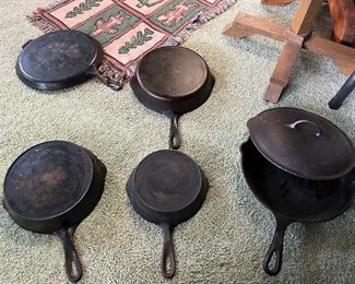 Cast iron pans and cookware 