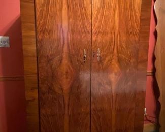 Beautiful condition wardrobe 