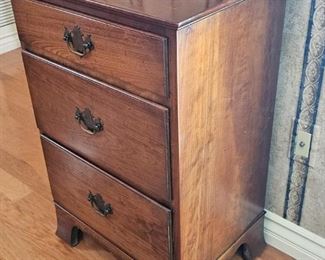 39 Stickley end table 30" x 20" x 15" 
