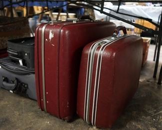 MANY VARIOUS LUGGAGE SETS AND SINGLES
