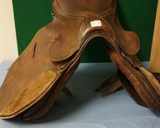 ENGLISH RIDING SADDLE