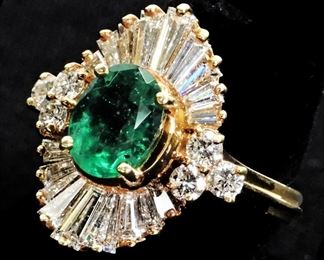 9: 18K Gold Zambian Green Emerald & Diamond Ring