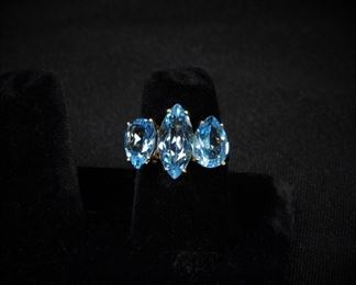 35: Estate 10K Gold & Topaz Ring