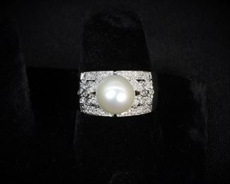52: 14K Gold Pearl & Diamond Estate Ring