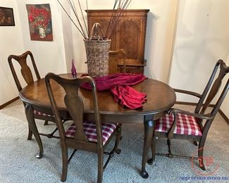 Classic Manor by ETHAN ALLEN Dining Room Set with Custom Seating