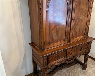 Antique Burlwood Sideboard Cabinet / Hutch