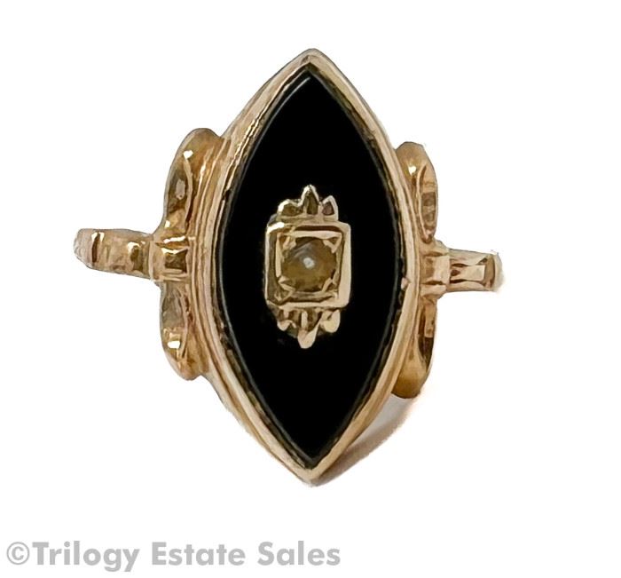Antique 10k Gold Ring with Pearl Inset in the Center of Black Onyx Size 7.5