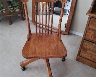 Reproduction vintage style swivel chair