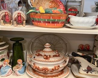 There's a big pantry in the basement that is an Aladdin's cave of vintage stuff--Franciscan Discovery, Pyrex, 1970s lemonade set, vintage kitchen stuff, and more!