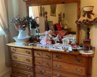 Beautiful Bassett Furniture dresser with mirror.