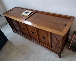 MCM Magnavox Console Stereo Cabinet (works great)