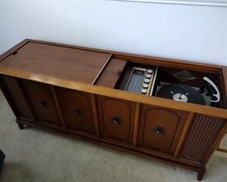 MCM Magnavox Console Stereo Cabinet (works great)
