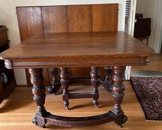 Circa 1890 antique oak French extending dining table with 4 leaves