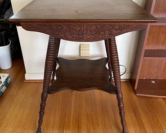 Victorian oak turned leg parlor table 