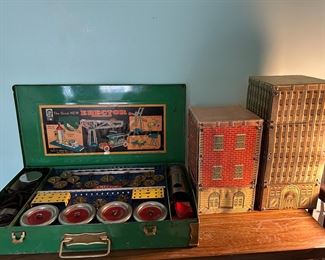 vintage 1930's&nbsp;Gilbert Erector set in green metal case with rare skyscraper popups
