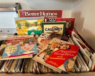 Huge Lot of Vintage Cookbooks Recipe Booklets Pamphlets Retro 1950s…
