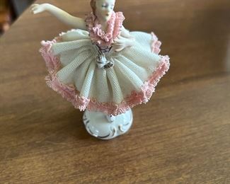 DRESDEN LACE FIGURINE 