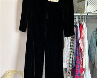 Stunning Late 19th Century Black Opera Coat Clamshell Collar w/ Satin Lining