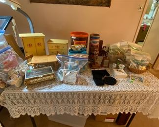 Toys / Costume Jewelry / Misc. Collectibles 