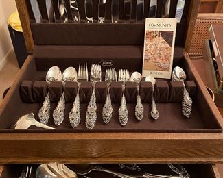 Royal Grandeur Community Silverplate with Oak Box