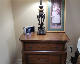 Broyhill end chests, dresser & chest of drawers