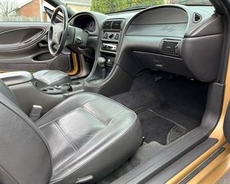 63 2000 Ford Mustang Front Seatsmin