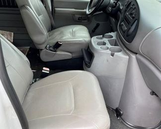 63 2002 Ford Econoline 250 Front Seatsmin
