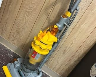 63 Dyson HEPA Vacuummin