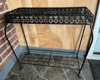 63 Metal Planter Staznd