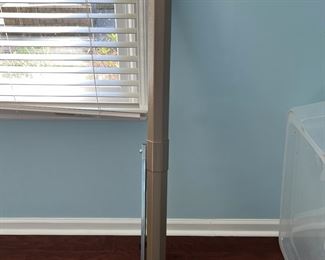 Dal-Lite Projector Screen - Model B