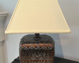 Oriental caddy-style lamp