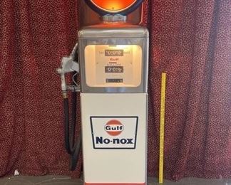1950'S RESTORED GULF GASOLINE PUMP