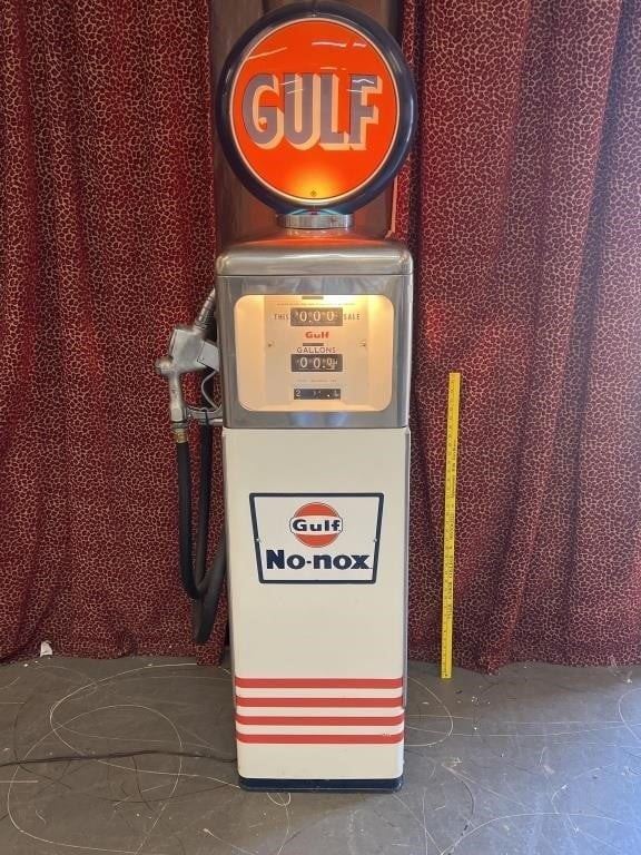 1950'S RESTORED GULF GASOLINE PUMP