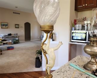 DAV Porcelain Cherub Lamp
