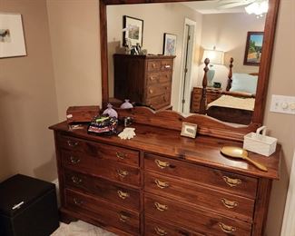 Klinger Dresser and mirror 