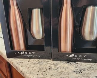 To go drinking bottles and glasses