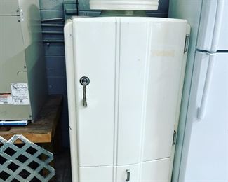 antique fridge at Orlando Estate Auction