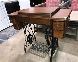 singer sewing machine Orlando Estate Auction