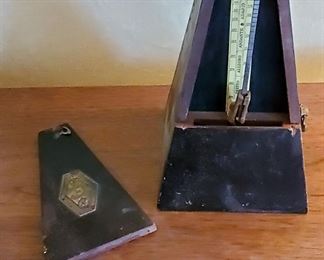 Vintage Working Wooden, Key Wind Metronome De Maelzel Paris