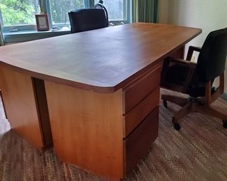 MCM Partners Desk - 4 pieces and chairs