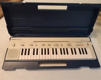 Yamaha Key board and carry case