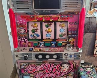 Full size slot machine 