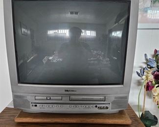 Vintage w/ DVD & VCR player works 20"
