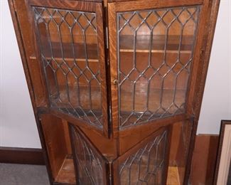 Unusual 1900's oak bookcase with leaded glass doors which accordian