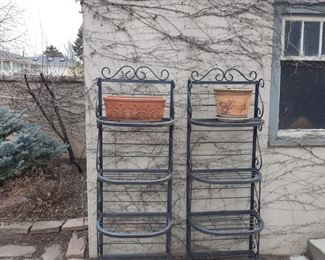 Example of yard and garden items available in the sale.