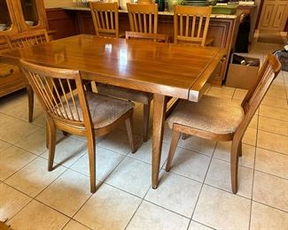 VINTAGE DINING TABLE W/2 LEAFS, PADS & 5 CHAIRS