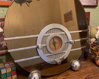 Mirrored Vintage Radio by Thomas (Model TPC-109)