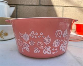 Vintage Pyrex Pink Gooseberry Dish